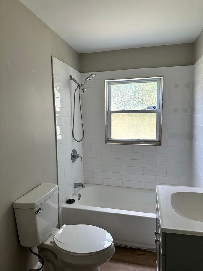 Building Photo - 2-Bedroom 1-Bathroom House
