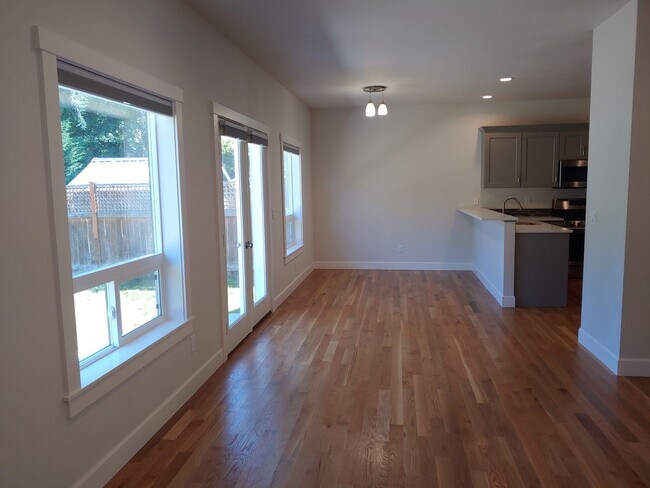 Building Photo - Lovely Single Level Home in Freeland and Pet Friendly!!
