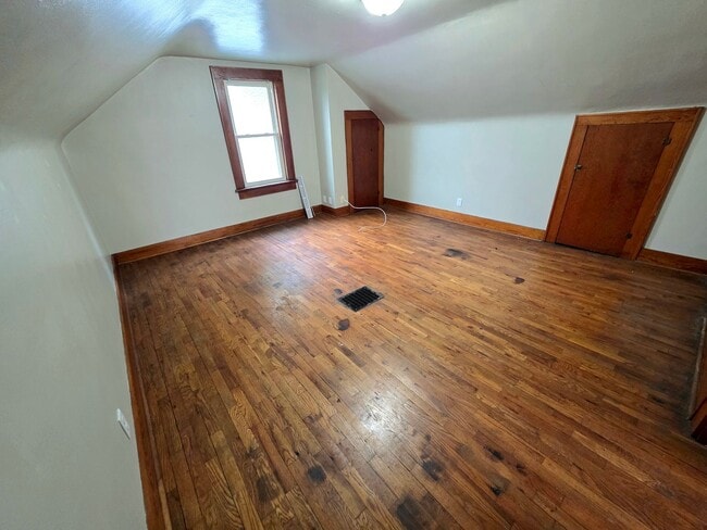 Building Photo - Charming 3 Bedroom / 1 Bath House with Ori...