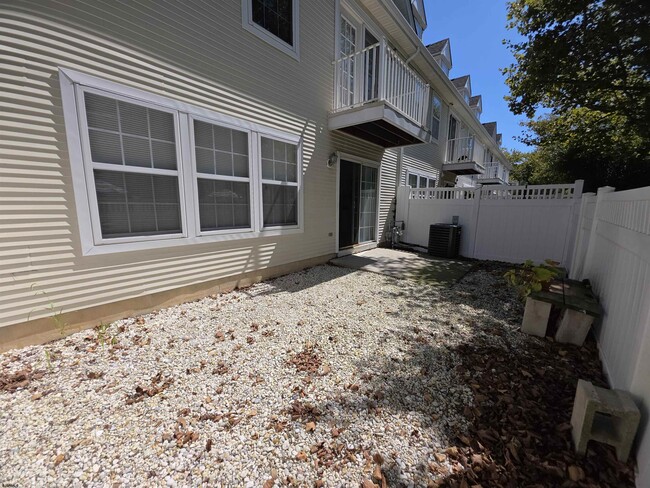 Building Photo - 2 Anchorage Ct