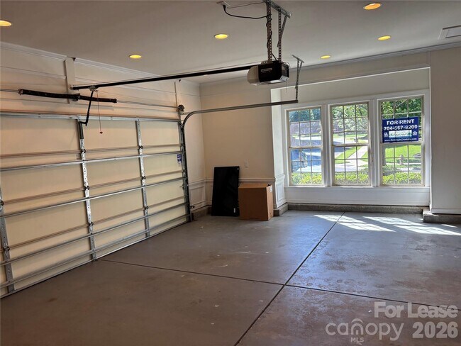Building Photo - 8811 Tamarron Dr
