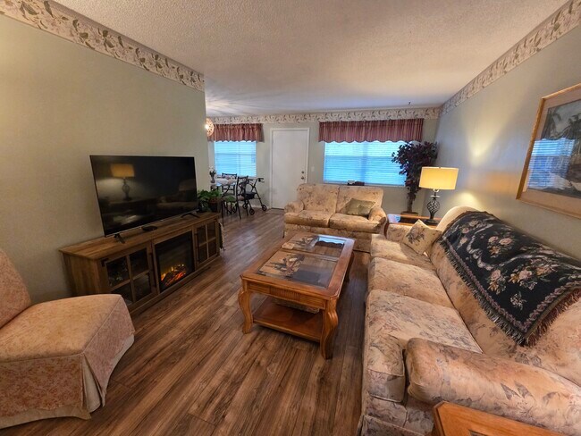 Building Photo - 4 Lake Vista Trail