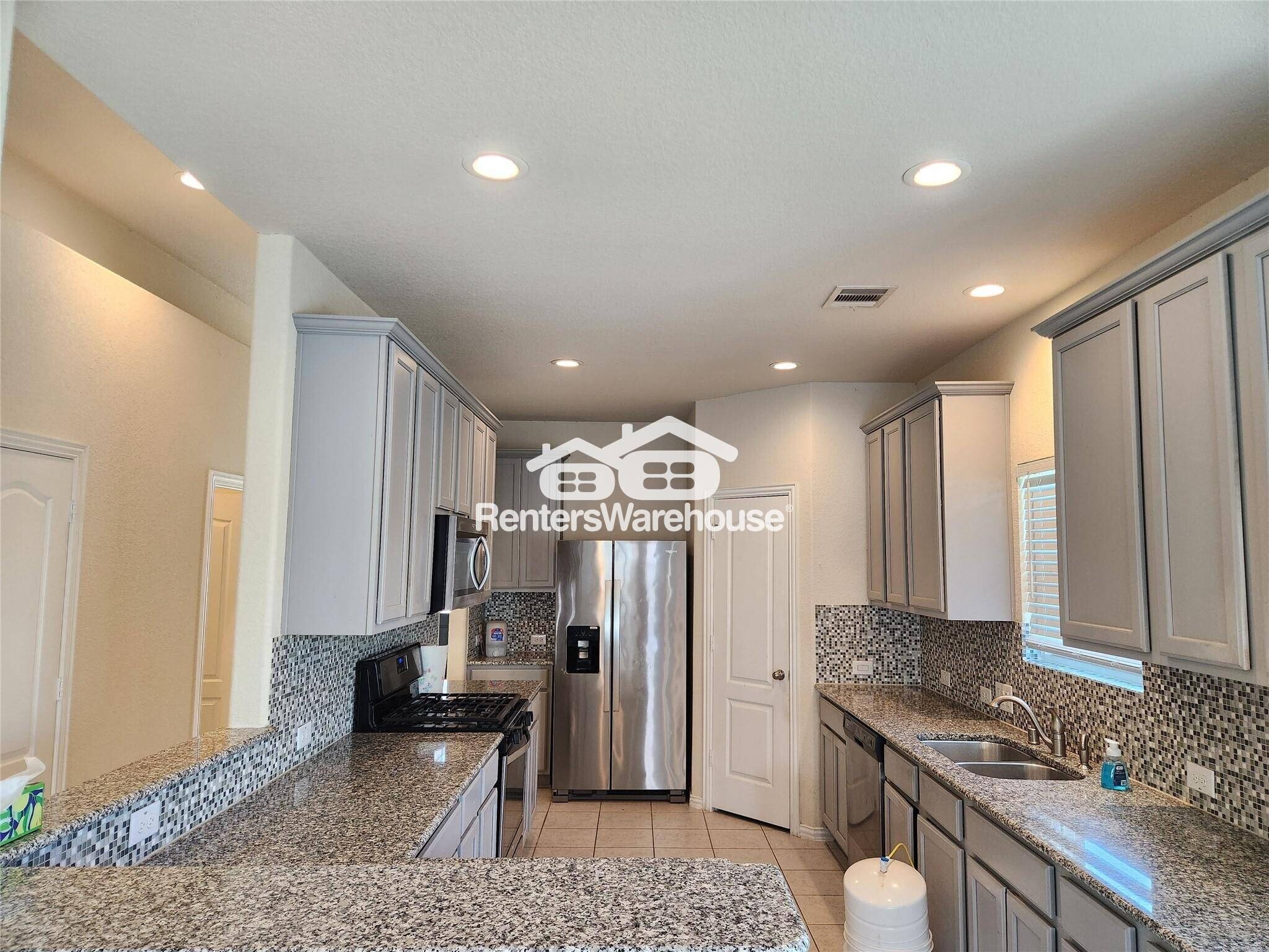 Building Photo - 12708 S Shore Dr