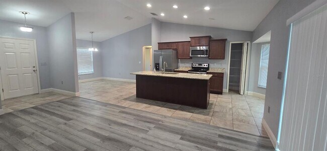 Building Photo - 32 Pine Ct Loop