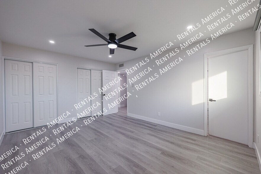 Building Photo - 5205 W Caribbean Ln