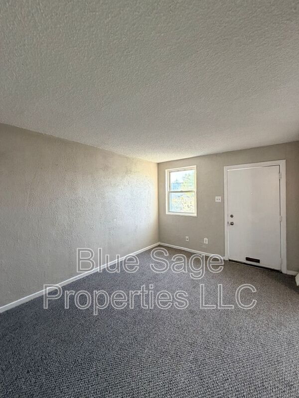 Building Photo - 1037 Laurel Rd