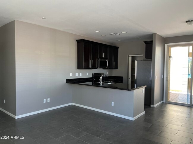 Building Photo - 1360 S Ponderosa Dr