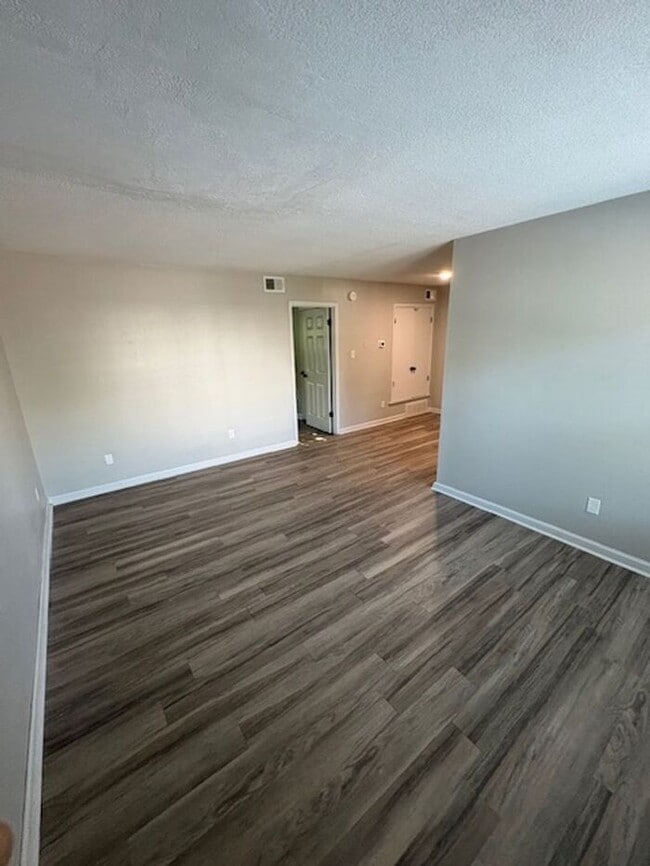 Building Photo - Live by UofM: Updated 1BR Apartment with W...
