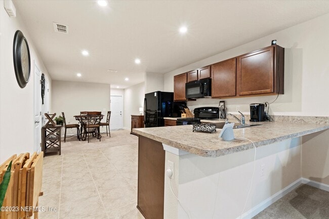 Building Photo - 5893 Creekside Crossing Dr