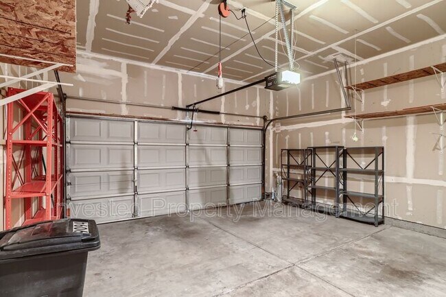Building Photo - 9094 W Phillips Dr