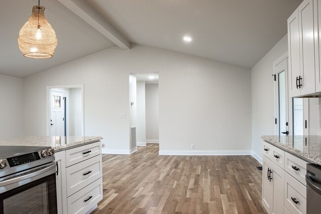 Building Photo - Hillsboro - Renovated Home for Lease