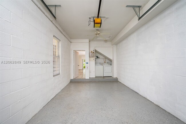 Building Photo - 2482 Centergate Dr