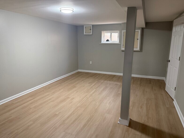 Building Photo - 417 Eisner St