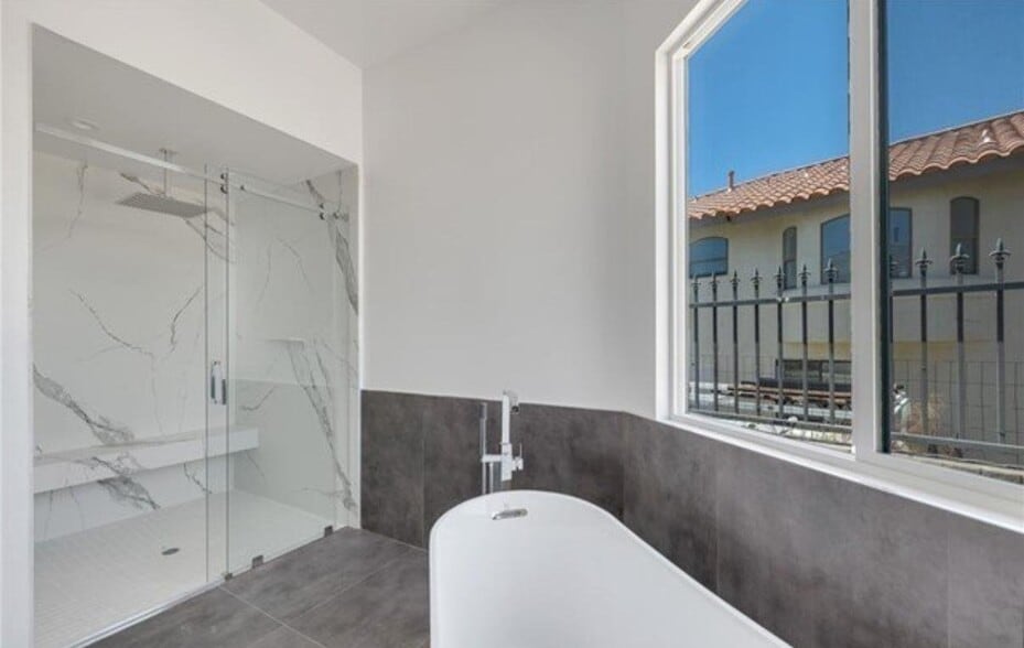 Building Photo - 41446 Manzanita Dr