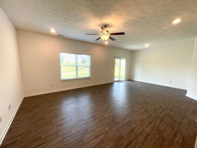 Building Photo - Gorgeous New Construction Home!