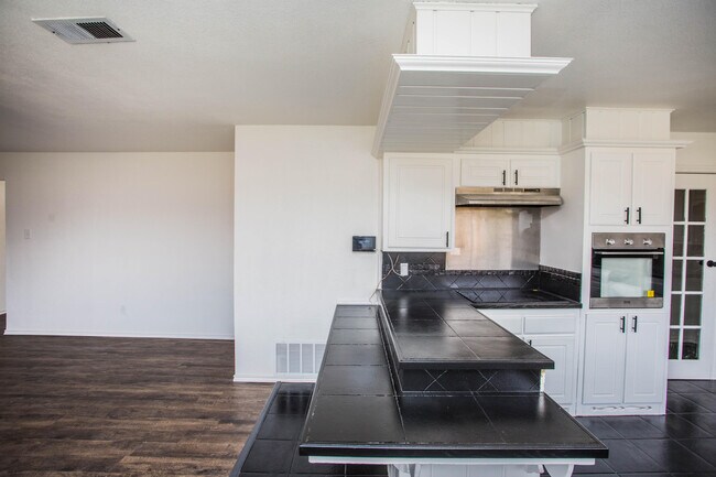Building Photo - 4614 27th St