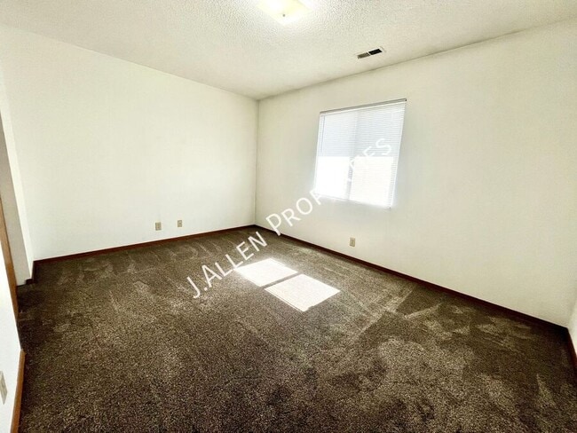 Building Photo - 904 Riverfront Rd