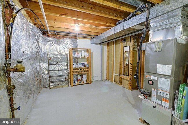 Building Photo - 7622 Mandan Rd