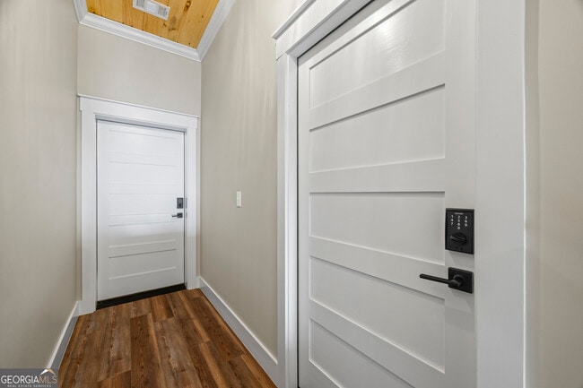 Building Photo - 958 Church St