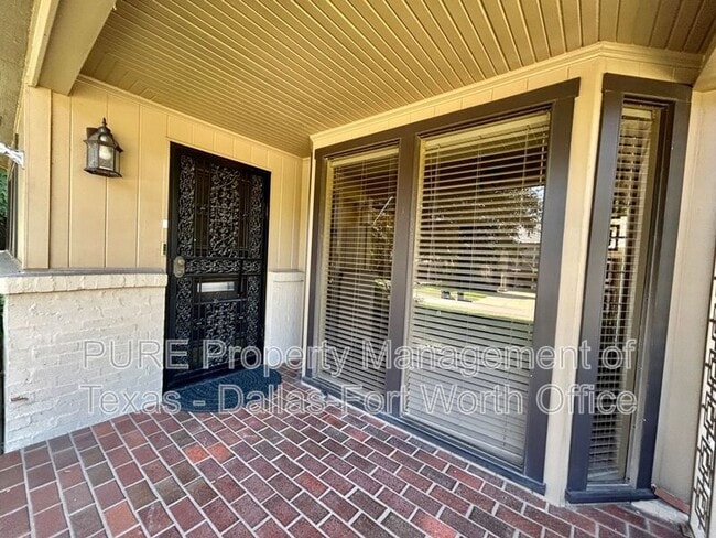 Building Photo - 5721 El Campo Ave