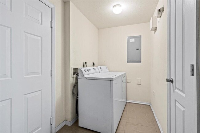 Building Photo - 110 SW Peacock Blvd