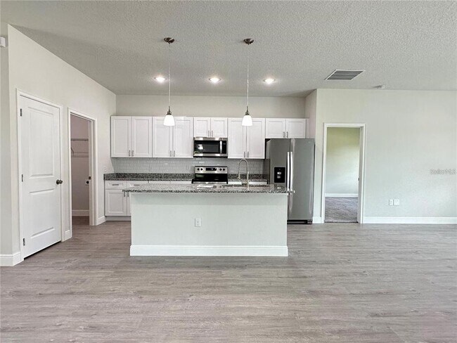 Building Photo - 149 Maple Dr