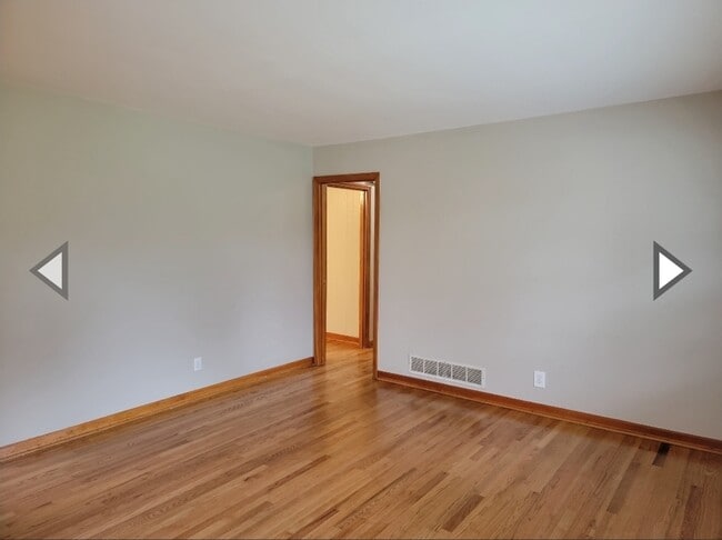 Building Photo - 2965 Bobolink Dr