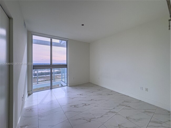 Building Photo - 2000 Metropica Wy