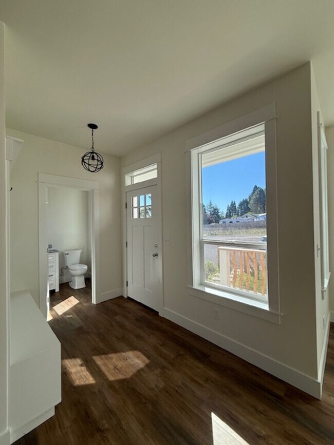 Building Photo - New Construction 4-bedroom 4 Bath Dundee OR 97115