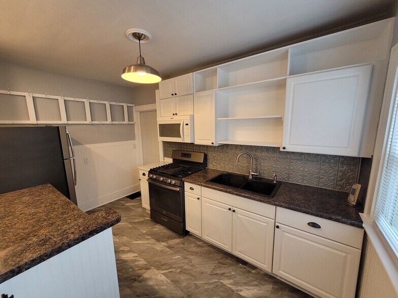 Building Photo - 1319 Prairie Ave