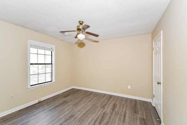 Building Photo - 928 Pheasant Hollow Dr