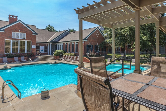Building Photo - Somerset Oaks Apartment Homes