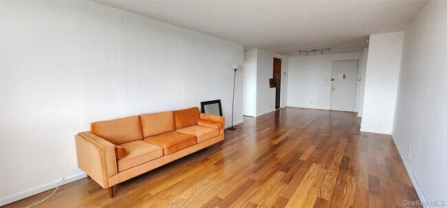 Building Photo - 118-17 Union Tpke Un