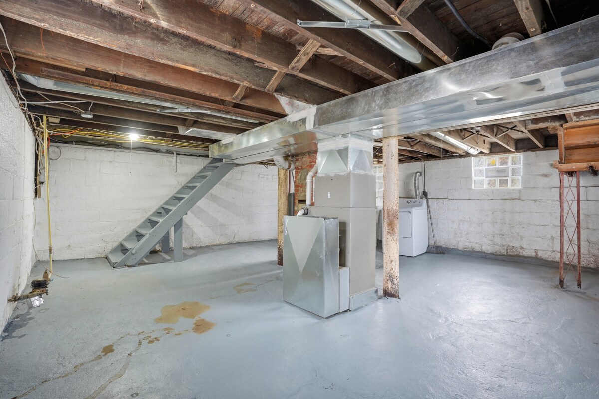 Building Photo - 437 5th St