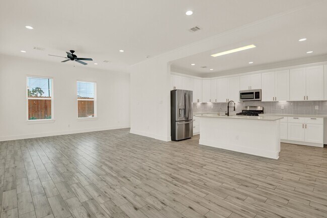 Building Photo - 6635 T C Jester Blvd