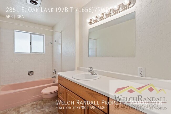 Building Photo - 2851 E Oak Ln