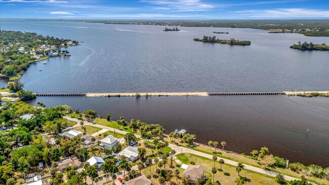 Building Photo - 4408 E Riverside Dr