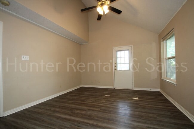 Building Photo - Two Story Willowsprings Home