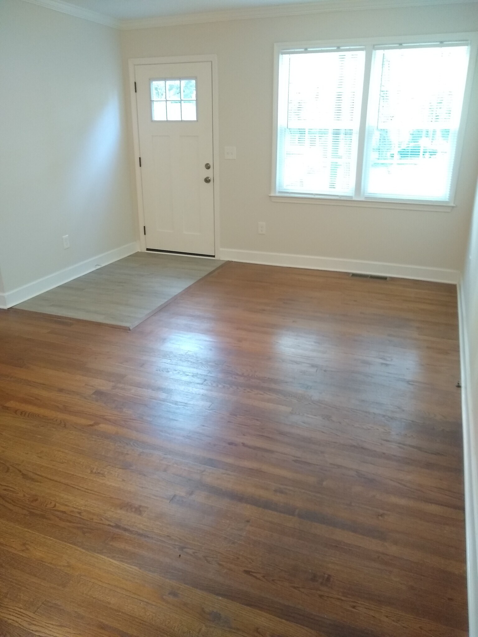 Unit 339 family room - 339 Stokes Ave SE