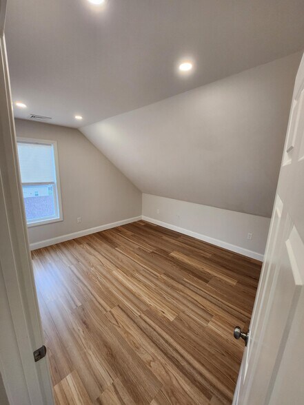 Building Photo - 48 Riverdale St