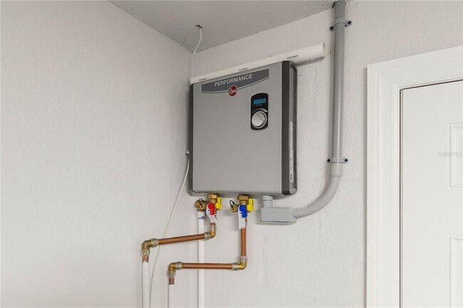 Building Photo - 6617 Harbor Dr