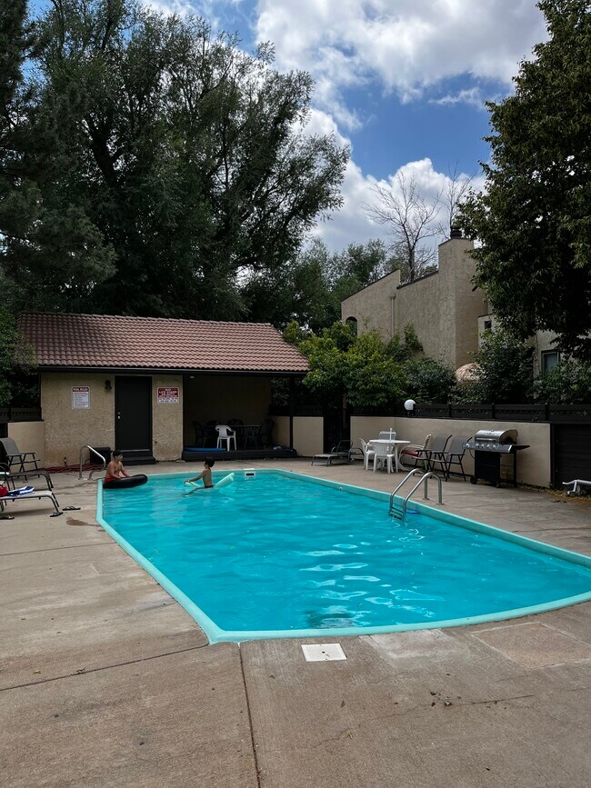 Building Photo - 2979 Shady Holw E