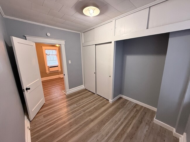 Building Photo - 6 W 30th St