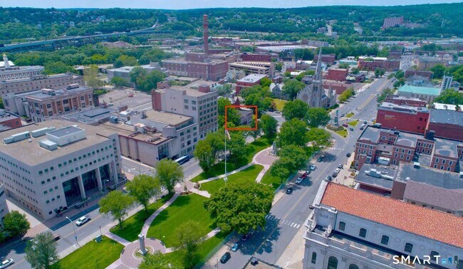 Building Photo - 135 W Main St