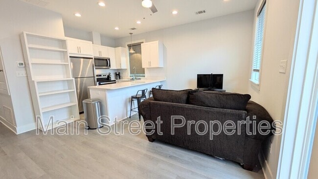 Building Photo - 379 S Clubbs St