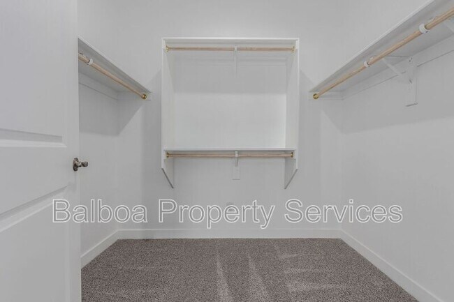 Building Photo - 1318 S 105th Pl