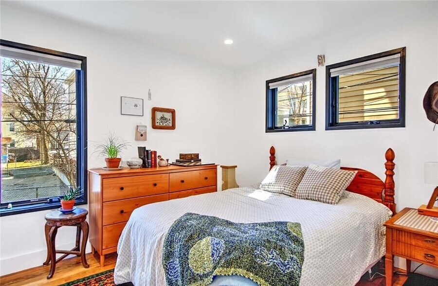 Building Photo - 37 Ring St