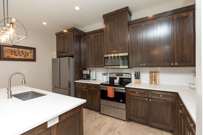 Building Photo - 20690 Pleasant Oaks Dr