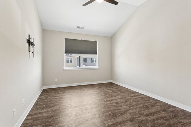 Building Photo - End Unit 2BR Condo with Garage, Balcony & Open Living