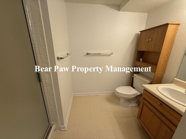 Building Photo - Beautiful Condo for Senior Living in North Evergreen!!